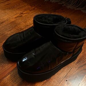 Ugg platform ultra-minis, size 8, water resistant!